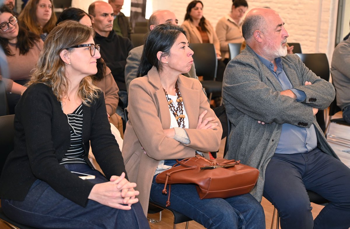 Uruguay_Natural's tweet photo. 📌El Ministerio de Turismo y la UTEC presentaron la primera edición de AcelerIA, un programa pionero impulsado por BIDLab para preparar a personas y comunidades frente a los desafíos de la era digital.

Esta primera edición se enfoca en inteligencia artificial aplicada al turismo e innovación en productos turísticos, y prioriza la participación de mujeres y personas mayores de 45 años, garantizando que todos los perfiles tengan acceso a formación que potencie su empleabilidad. El Ministerio de Turismo es el primer aliado estratégico de la iniciativa.

#UruguaySorprende