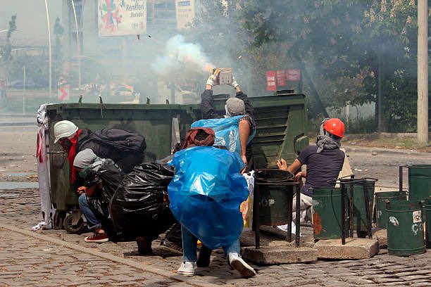 Dünyadan Molotoflar tweet media