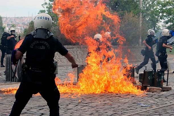 Dünyadan Molotoflar tweet media