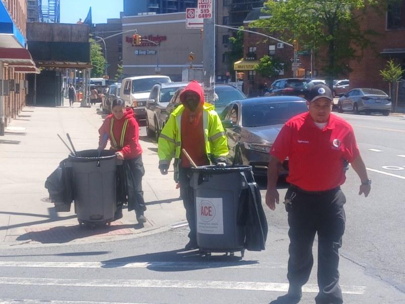 aceprogramsny's tweet photo. Our team gives it their 110%! Here, some of our mobile units are on Grand Avenue, cleaning up the streets as part of their Queens Boulevard route. Special Thanks to Council Member @PhilWongNYC for his continued support in keeping #District30 spotless! #cleanup #ACE #ACEPrograms https://t.co/tbkqFQTxOn