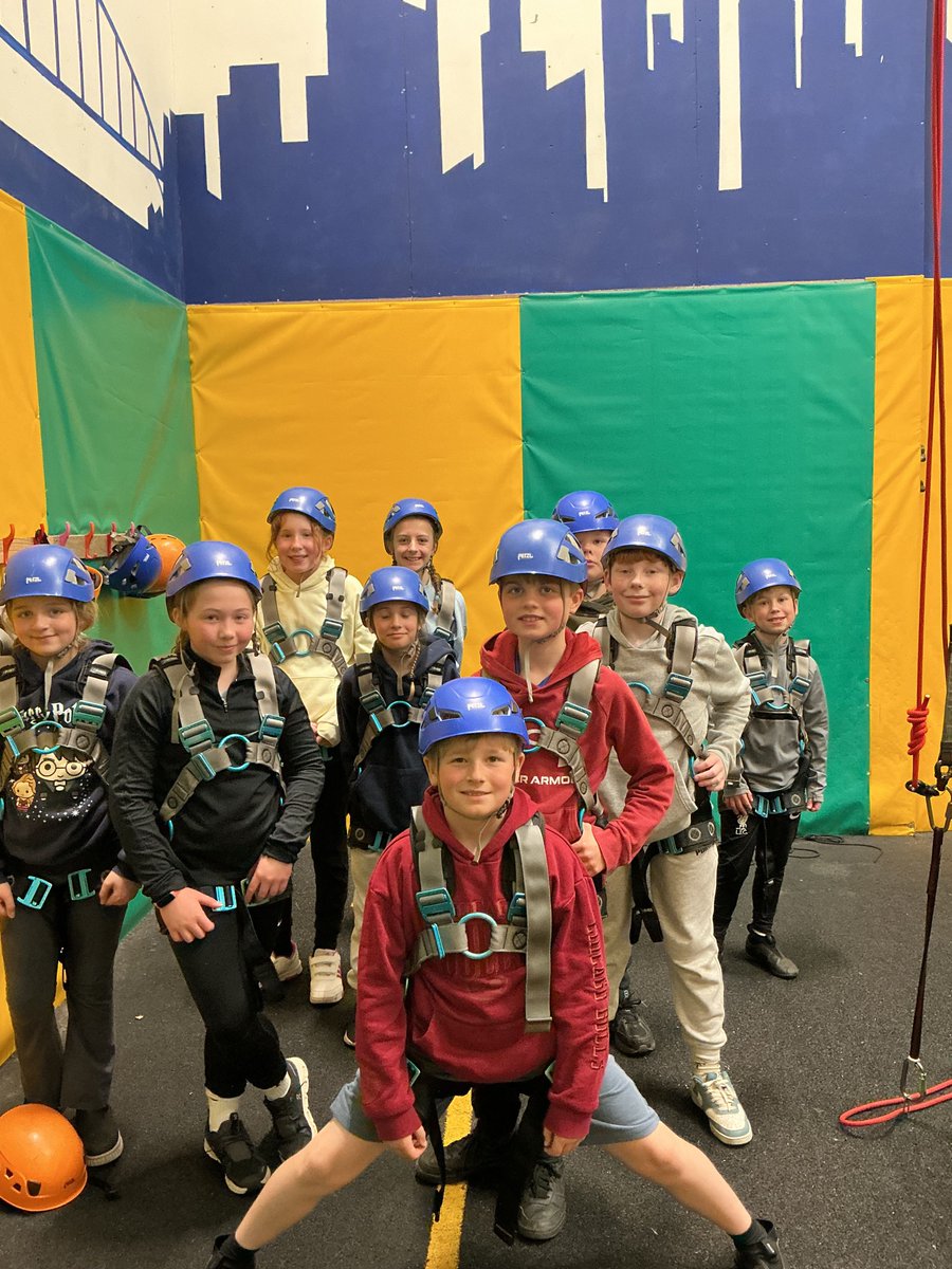ShelleyFirst's tweet photo. Fabulous first day at Robinwood! Caving, Archery, Crate Challenge and now dinner! So much teamwork going on and lots of encouragement! Together we succeed! https://t.co/jct2I0mGHh