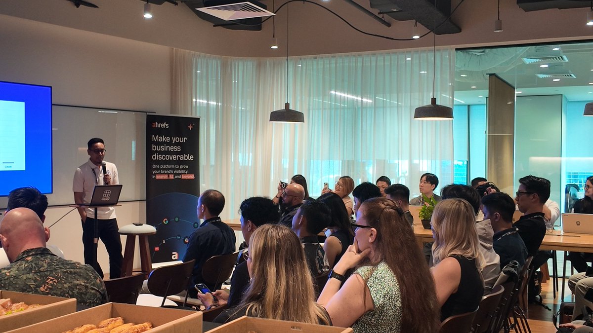 ahrefsevolve's tweet photo. We're live. 🎉 Ahrefs Evolve Singapore has officially kicked off — and we're starting with the pre-event workshops.

Hilman Ramadhan from SerpApi broke down how real-time search data can power products, AI agents, and smarter competitive research.

Sasha Gusain from Canva on building organic growth that actually compounds — drawn from 10 years inside one of the world's fastest-growing product companies.

#AhrefsEvolve