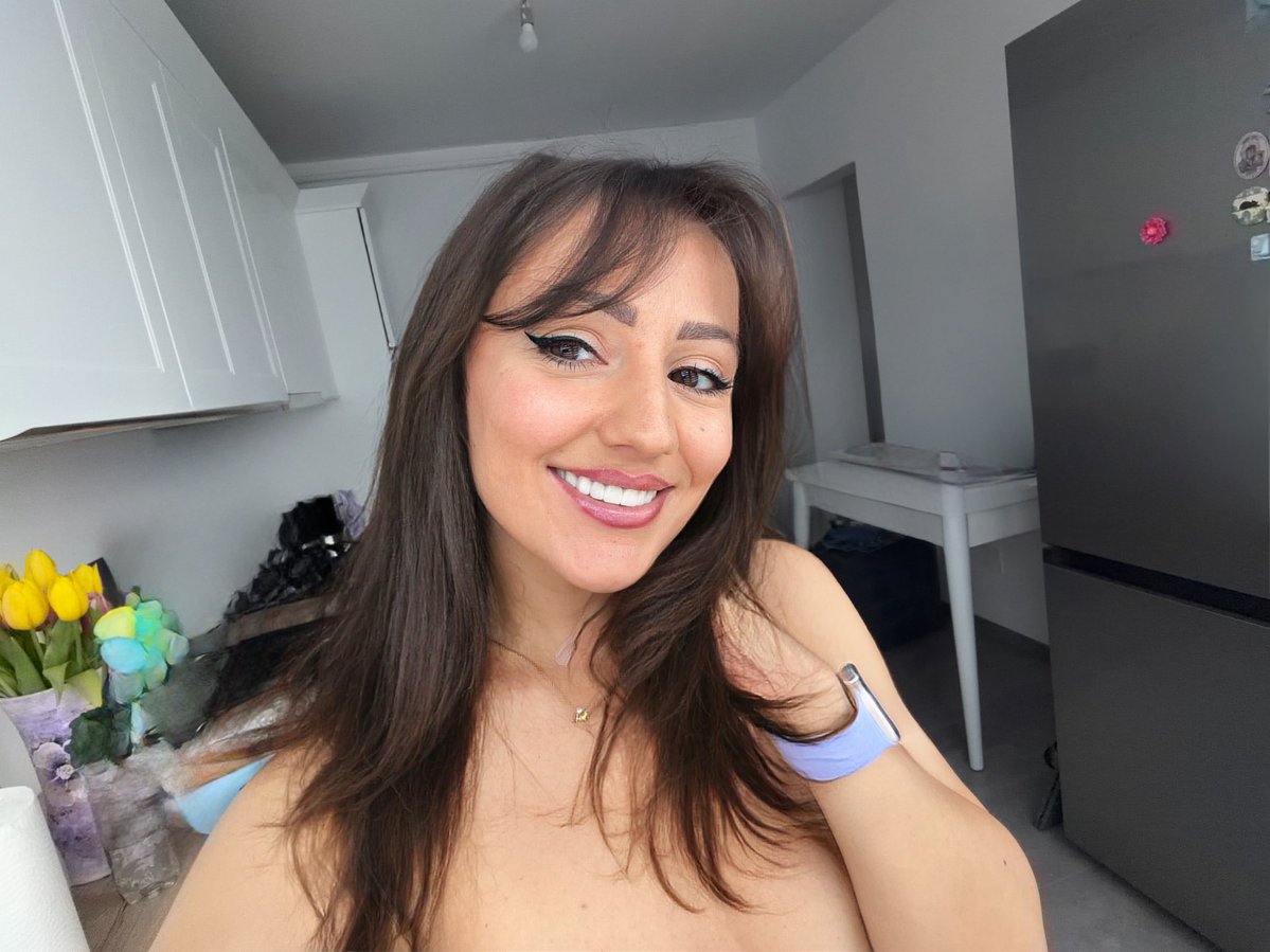AlexiaCage tweet media