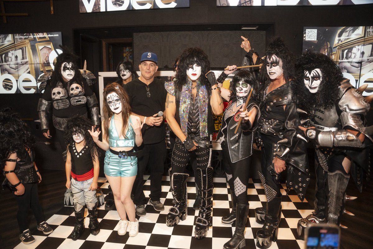 KISS tweet media