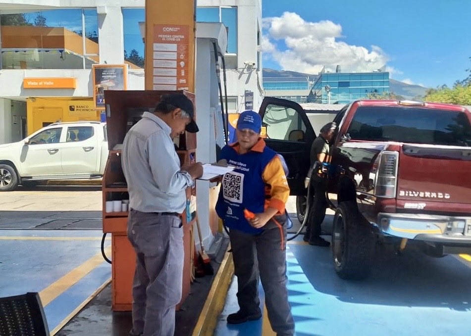 ARCH_Ec's tweet photo. ✅ #ARCHControla

A nivel nacional ejecutamos operativos en estaciones de servicio a fin de verificar el abastecimiento y el despacho de combustibles ⛽️

Además en las estaciones de servicio inspeccionadas  se verificó el despacho continuo y disponibilidad de producto 🇪🇨 https://t.co/uXVPxTOp1x