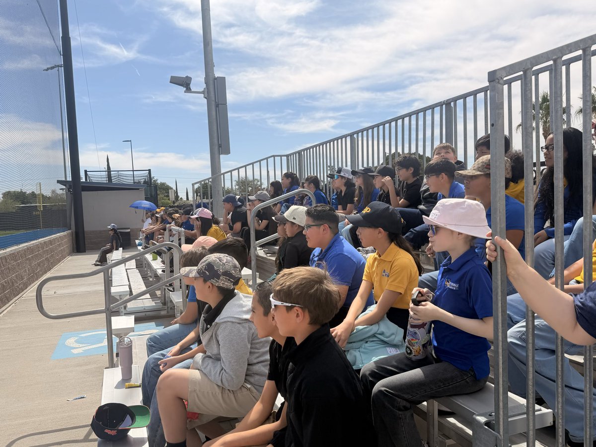 ARCIS_YISD's tweet photo. 🧢 Scotsdale Cadets partnering with Eastwood Athletics.
👏 Kudos to Coach Munoz and Carrion for showcasing baseball and softball demos today.
Building future Troopers for our community. ⚾️🥎
At Scotsdale…#CadetsExcel https://t.co/Cotl6POvIA