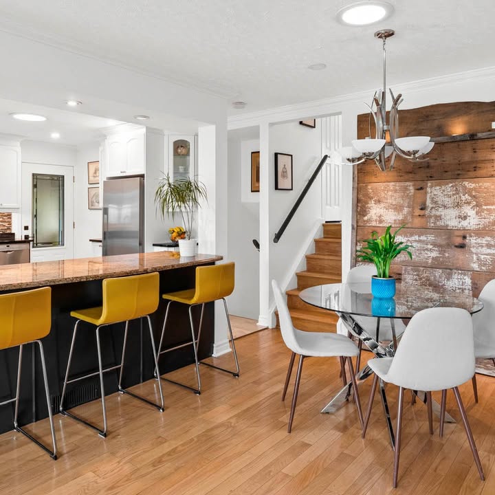 TrueLuxuryHomes's tweet photo. A Slice of Heaven in Riverside Park

Offering the perfect blend of style, comfort, and outdoor living.

https://t.co/pkigYm2n7U 

#OttawaRealEstate #OttawaHomes #RiversidePark #MooneysBay #OttawaLiving #JustListed #HouseGoals #BackyardRetreat #NoRearNeighbours #SaunaLife https://t.co/zZd8g2wzKK