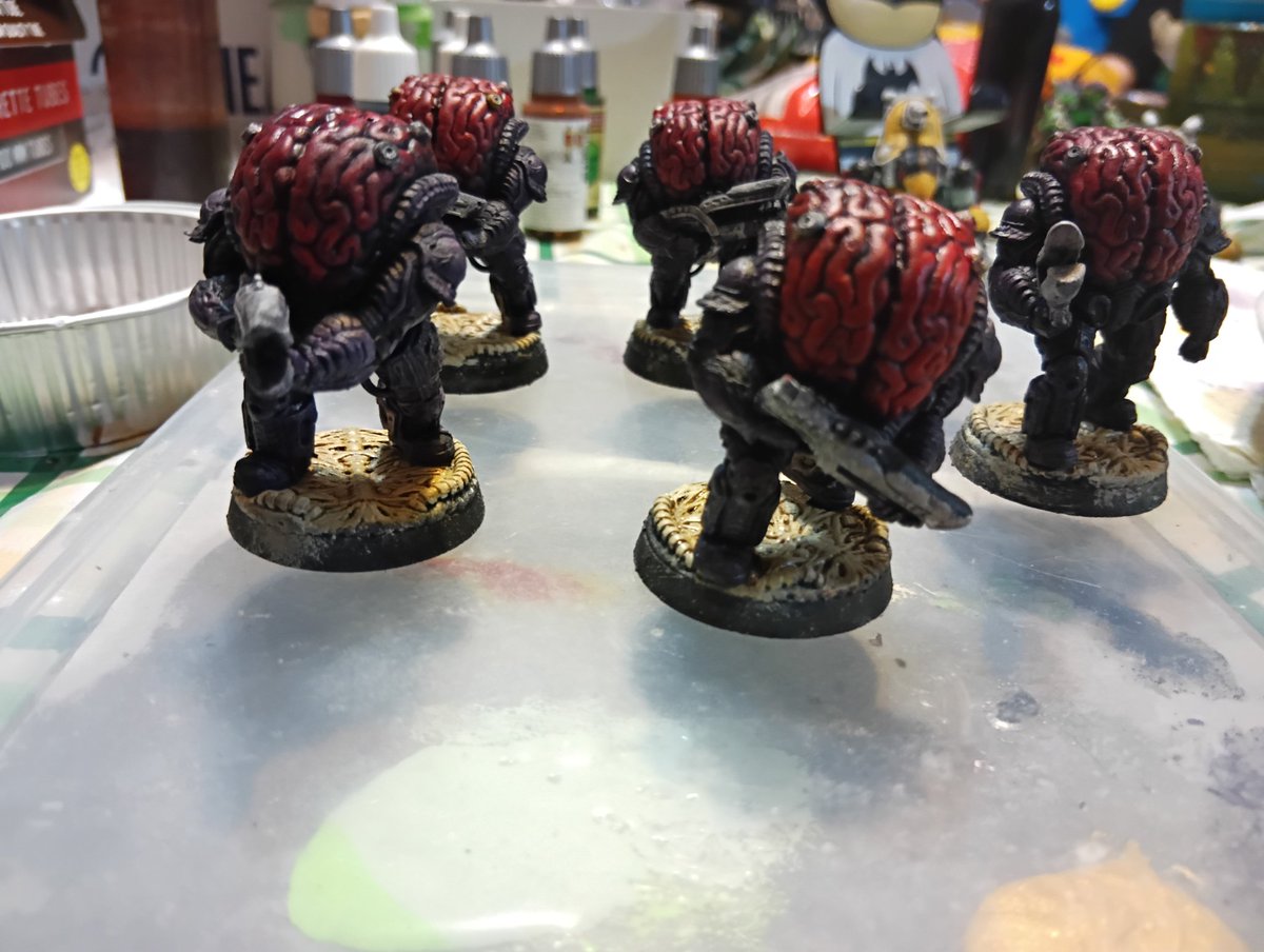 LemonRazor1's tweet photo. Current side creative projects:
A 10 man squad of Imperial fists successors vs Ultima weapon from final fantasy, and these cool brain dudes I found https://t.co/qkgaLSB6Jb