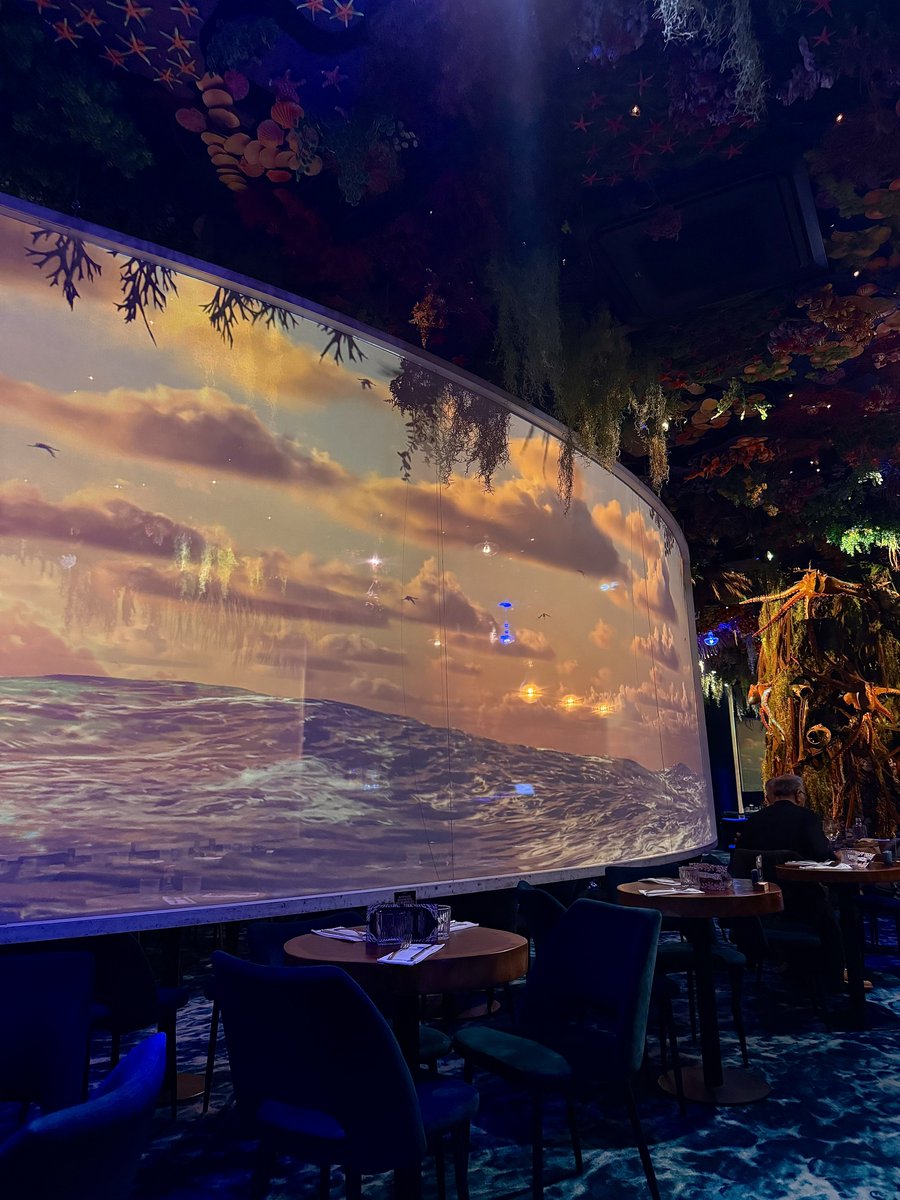miyatns's tweet photo. Restaurant Under the sea. Invitez vos femmes c’est tellement beau ! https://t.co/epnDZZkDX3