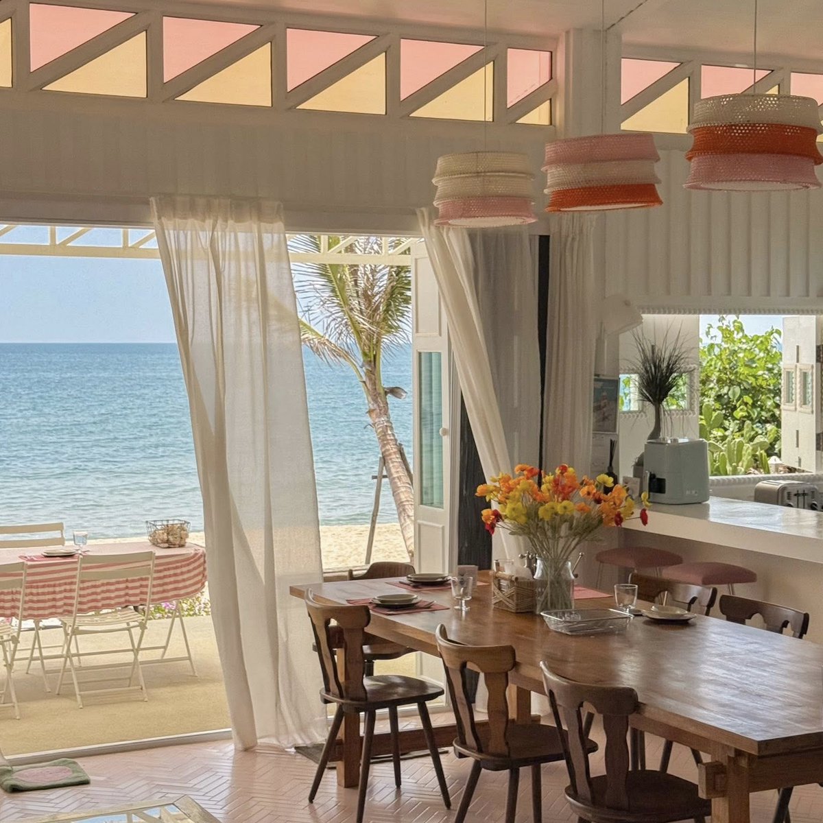 triplexanywhere's tweet photo. 💫🏡₊˚⊹♡ Sookjai Homie 🫧🧸🛋️ บ้านสุขใจ บางทะเล จ.ประจวบ หมาพักได้ เป็นบ้านพักส่วนตัวติดทะเลแบบเดินไม่กี่ก้าวถึงเลย เทสดีเริ่ดดด เปิดประตูดูวิวได้ทั้งวัน แสงเช้าสวยจึ้ง! มีสนามหญ้าให้หมาๆ วิ่งเล่นทำธุระครบ! 🌴💖 

#รีวิวประจวบ
#ที่พักหมาพักได้ https://t.co/xE4HgIc3Jt
