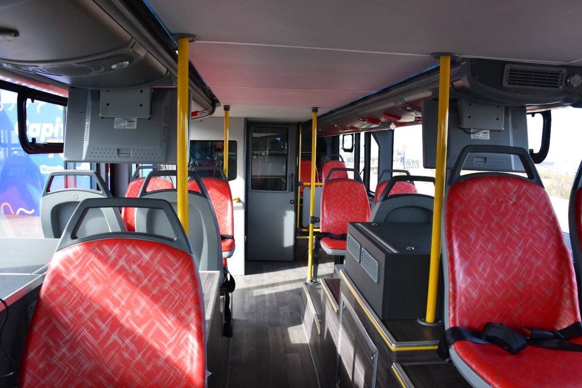 clauargumero's tweet photo. ¡Dos nuevos buses turísticos con equipamiento de última generación ya estan listos para recorrer la ciudad! Junto a @MarianoGaidoOk y @Rolo_Figueroa presentamos estas dos nuevas unidades que se suman a la gran inversión que esta gestión municipal viene realizando en materia de turismo. 

#NequenCapitalMeEnamora💙