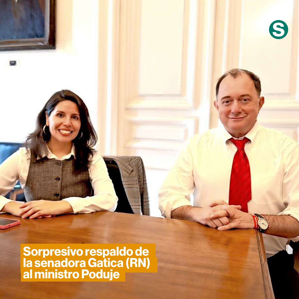 La_Segunda's tweet photo. De las críticas al almuerzo. María José Gatica dio por “superado” su conflicto con Iván Poduje y aseguró que el ministro “está haciendo un excelente trabajo”. El posteo de la reunión en redes sumó cerca de 10 mil “me gusta”. 👉 https://t.co/E62wfcQobn https://t.co/ChhxfBczRw