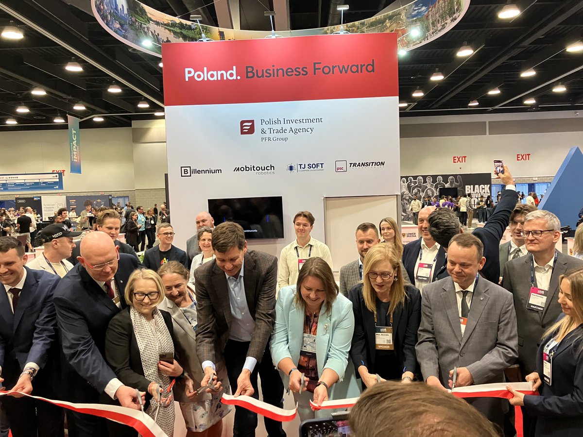 SusieChant_nvs's tweet photo. It was a pleasure to attend the Web Summit Poland / EU Reception in Vancouver yesterday - excellent opportunity to connect with innovators and leaders from across Europe’s dynamic tech ecosystem.  #websummitvancouver

@BrendaBaileyBC 
@RickGlumacBC 
@Dave_Eby https://t.co/D2ytMGOi7r