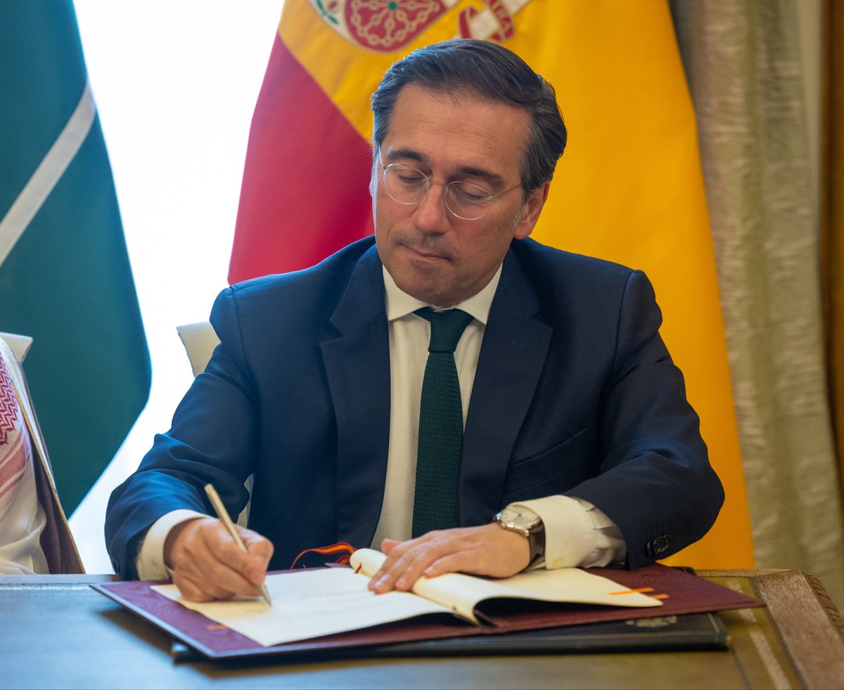 KSAmofaEN's tweet photo. The visit culminated in the signing of an Agreement on the Mutual Visa Exemption for Holders of Diplomatic, Special and Service Passports. https://t.co/d8YTGb3sxI