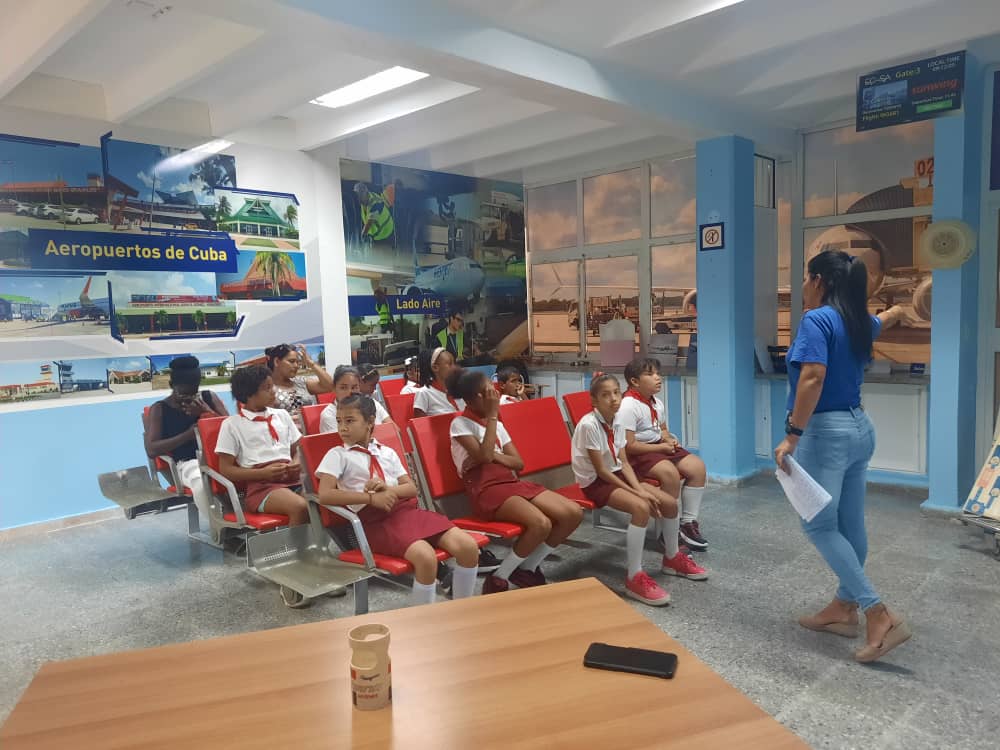InesAI180573's tweet photo. Actividad de cierre de curso vocacional 2025-2026, con la realización de juegos de participación y Talleres de Formación Vocacional en el Área de la Aviación en el Palacio Central de Pioneros Ernesto Ché Guevara. 
#CACSA
#FORMACIÓN VOCACIONAL https://t.co/EiqR4AdXkT