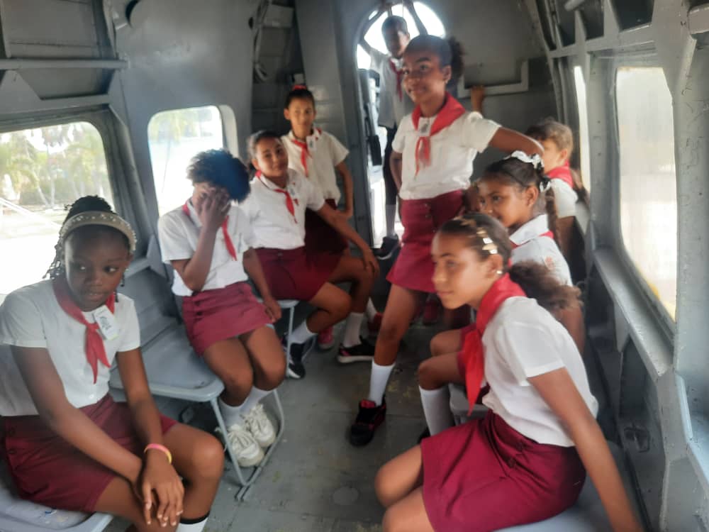 InesAI180573's tweet photo. Actividad de cierre de curso vocacional 2025-2026, con la realización de juegos de participación y Talleres de Formación Vocacional en el Área de la Aviación en el Palacio Central de Pioneros Ernesto Ché Guevara. 
#CACSA
#FORMACIÓN VOCACIONAL https://t.co/EiqR4AdXkT