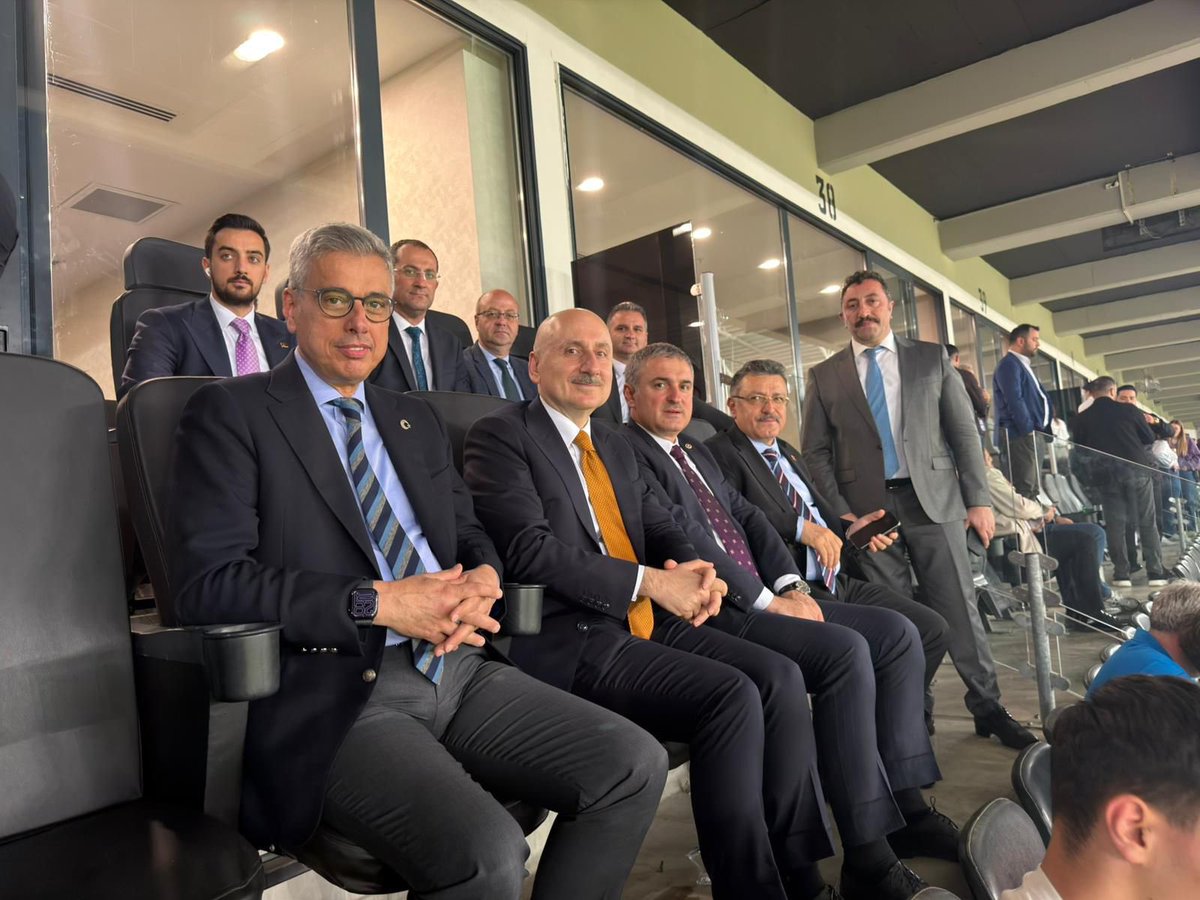 ahmetmgenc's tweet photo. Sevdamızın peşinde… ❤️💙

Başarılar #Trabzonspor’um. https://t.co/B4osqBF8qB