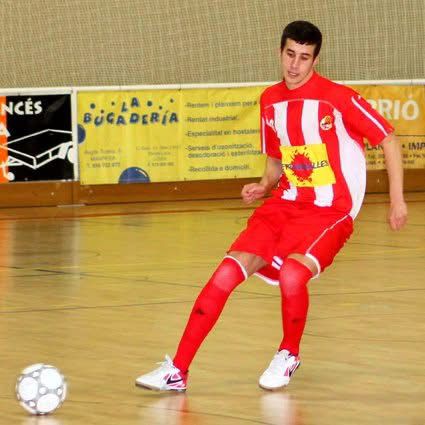 ClubManresaFS's tweet photo. 🔴⚪ Tindrem @A6_asis  per estona: Club i jugador han arribat a un acord per la renovació del seu contracte.

Un any més per seguir ampliant així la llegenda al Pujolet (14 temporades) al club de la seva ciutat per a un jugador que registra unes grans xifres històriques 💥 https://t.co/qRJprcTDxv