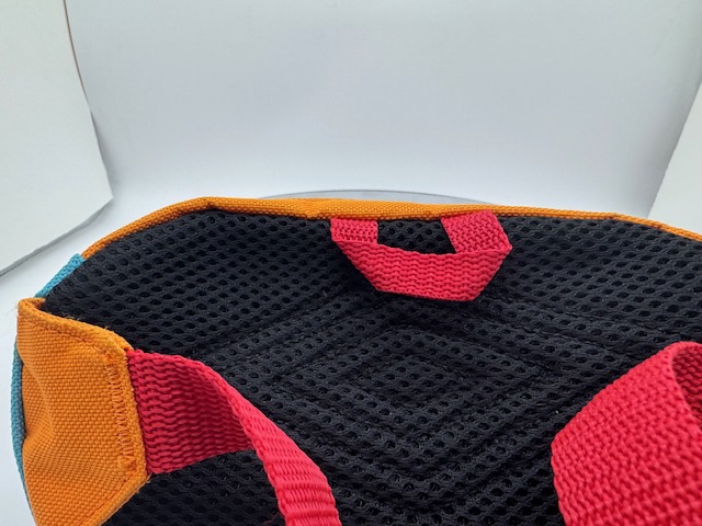 WilliamJGraham's tweet photo. Check out Waist Bag/Fanny Pack Umbro Limited Edition https://t.co/lBaEdiTVWq #eBay via @eBay 
The Umbro Limited Edition Waist Bag/Fanny Pack is a stylish and practical accessory for men. Made of durable polyester with a solid multicolor pattern, this small bag features a zip closure and an adjustable nylon strap for a secure fit. The classic design and high-quality materials make it a versatile choice for everyday use, whether for carrying essentials while on the go or adding a trendy touch to an outfit.