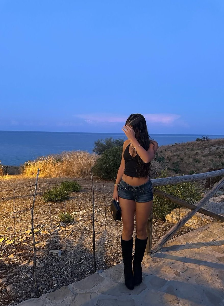 sofiarury's tweet photo. Quem foto lindaa 
Amo quando o céu tá assim https://t.co/gZjwwjoZb8