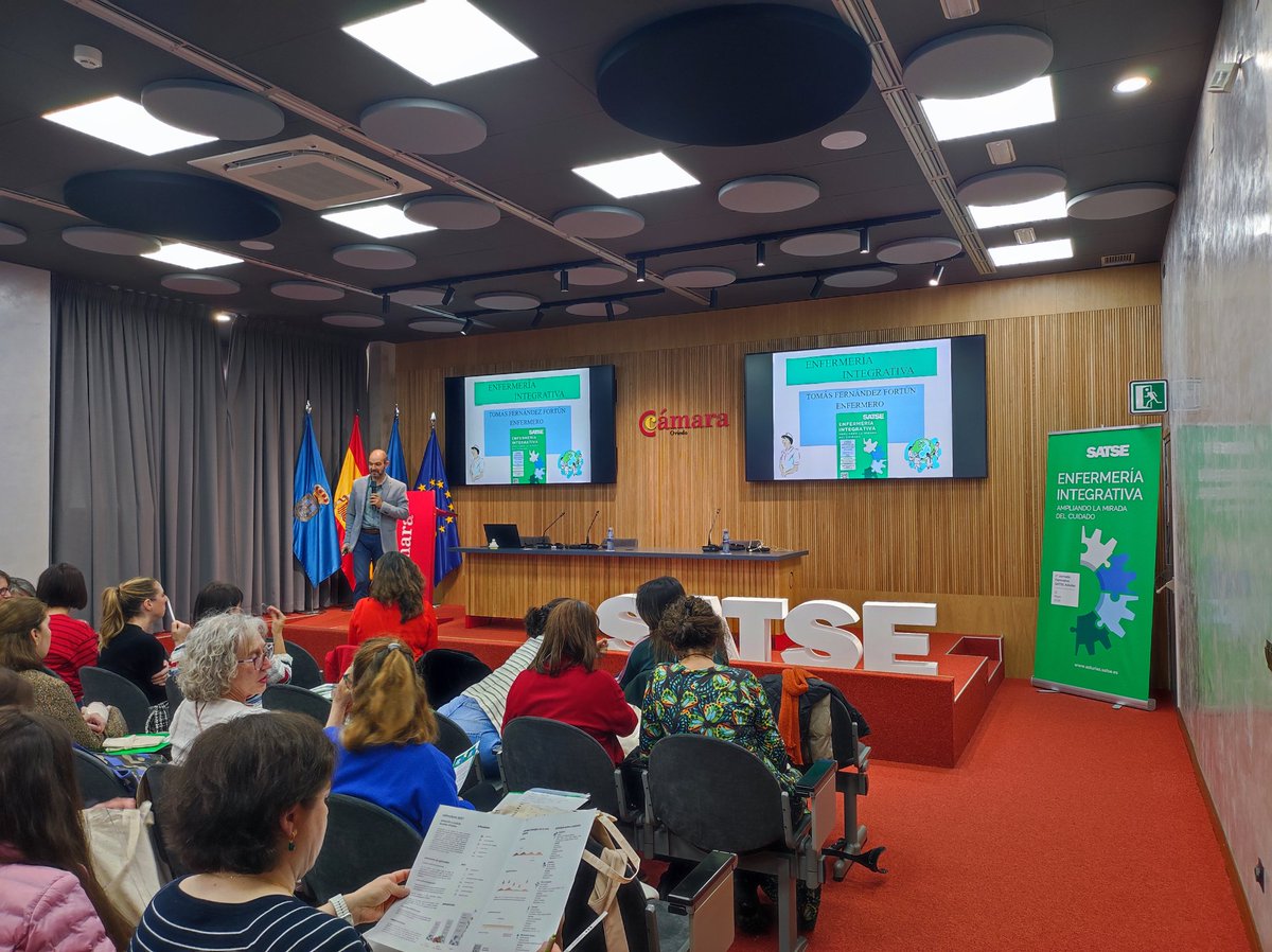 SATSE_Asturias's tweet photo. Enfermeras y enfermeros asturianos participan en la jornada formativa que hoy organizamos en Oviedo sobre #enfermería integrativa.
💡Ampliamos conocimientos que podemos aplicar a los cuidados, con el foco en la persona, la prevención y el bienestar https://t.co/ZGnj7gDpWE