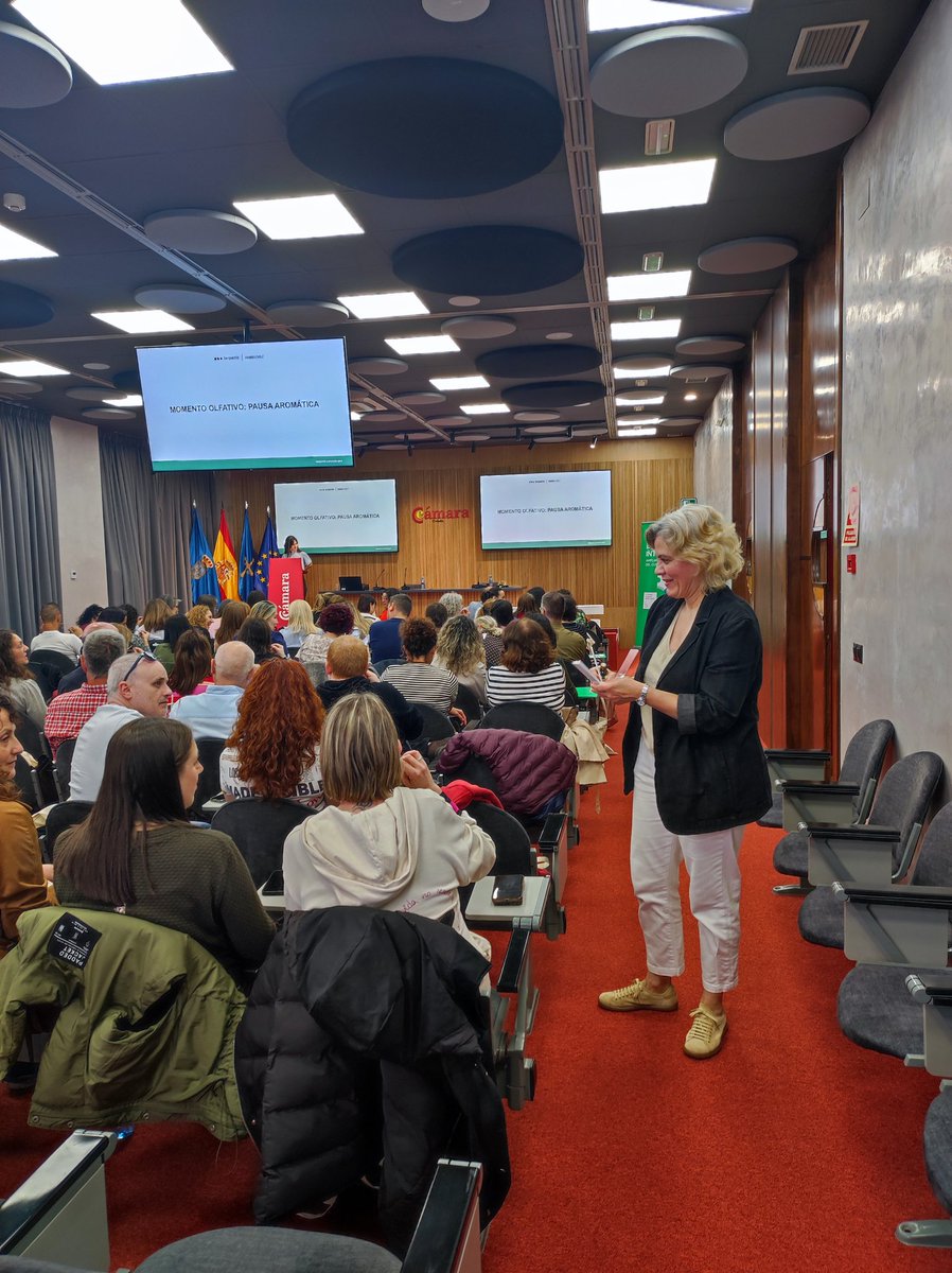 SATSE_Asturias's tweet photo. Enfermeras y enfermeros asturianos participan en la jornada formativa que hoy organizamos en Oviedo sobre #enfermería integrativa.
💡Ampliamos conocimientos que podemos aplicar a los cuidados, con el foco en la persona, la prevención y el bienestar https://t.co/ZGnj7gDpWE