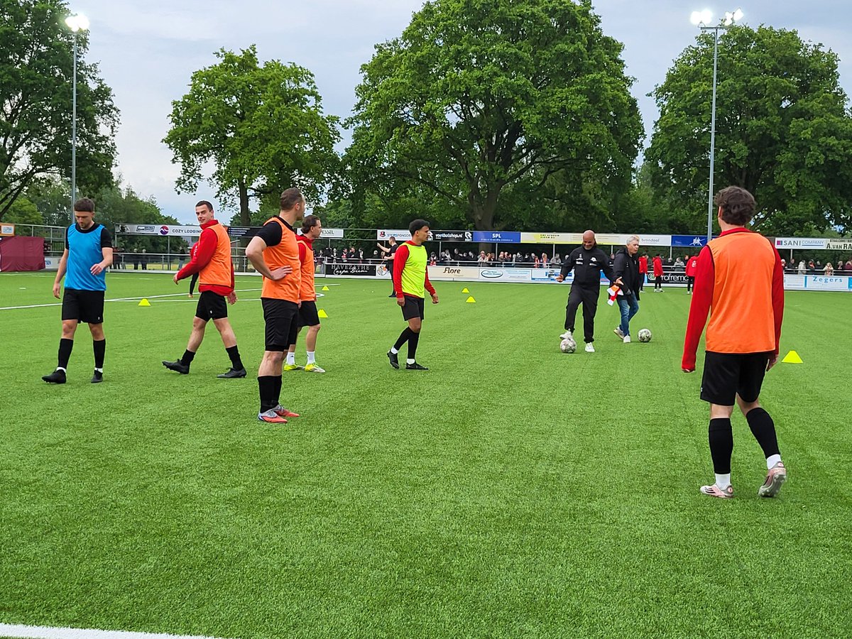 nielsvenus's tweet photo. Aanwezig bij de KNVB-bekerfinale in het district Oost tussen @longa30 en @vvbennekomlive 🏆

Er worden duizenden supporters van de clubs uit Lichtenvoorde en Bennekom verwacht 🤩

Sportpark De Nevelhorst, Didam 📍

#Longa30 #vvBennekom #Didam #groundhopping https://t.co/swkNuW3IYn