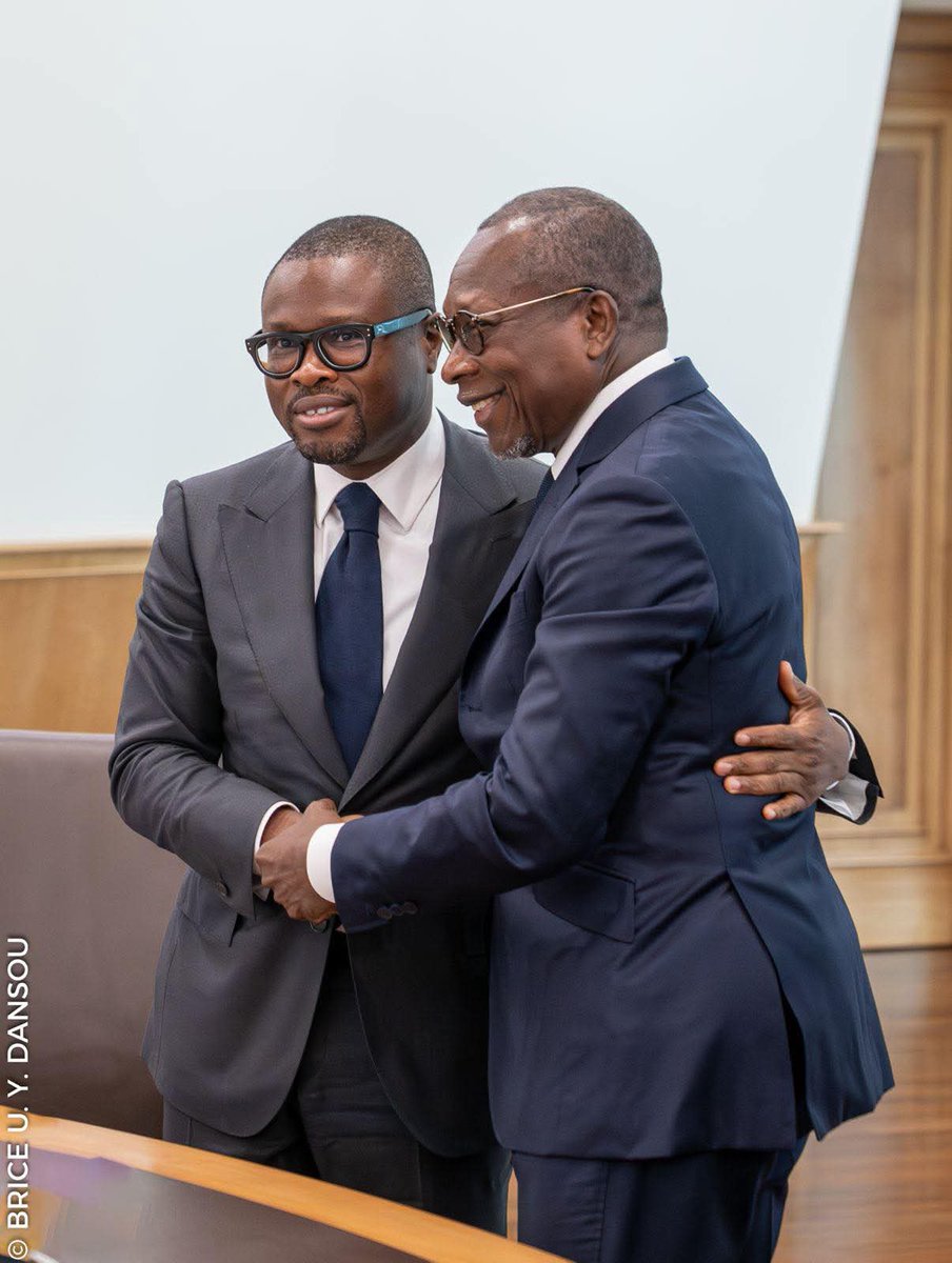 actualites229's tweet photo. 🇧🇯 Le #PrBenin sortant @PatriceTalonPR et le #PrBenin entrant @WadagniRomuald, ce jour, au dernier #ConseilDesMinistres https://t.co/oaZ9JXIoMh
