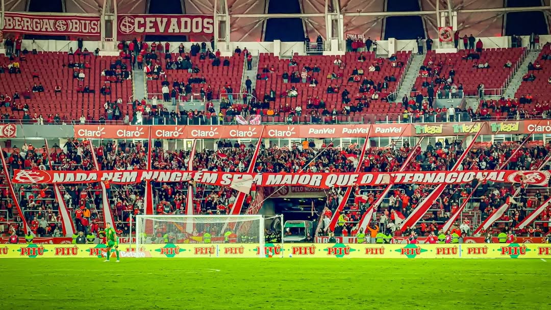 barrabrava_net's tweet photo. Nada ni nadie será más grande que el Internacional
Guarda Popular do Inter anoche vs Athletic https://t.co/lRsjMNgBkr