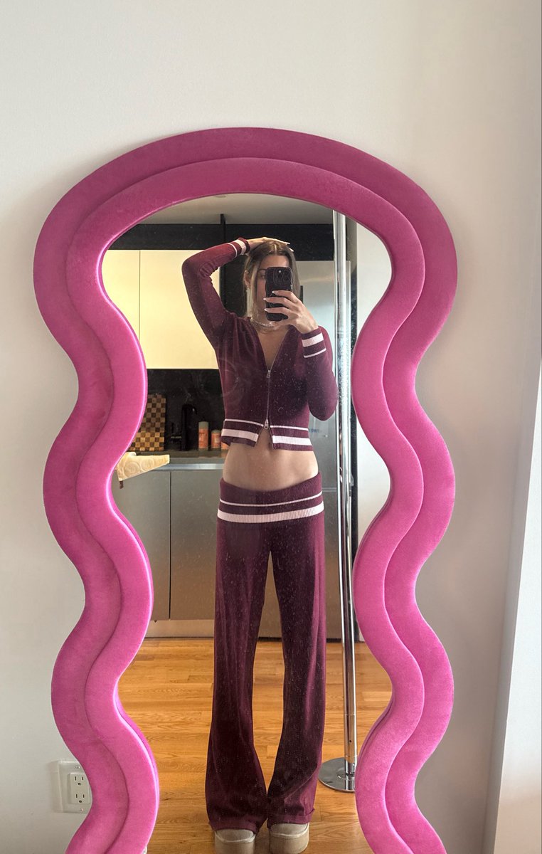 Mistress Lauren tweet media
