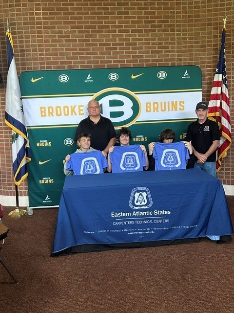 BrookeCounty's tweet photo. Big congratulations to our BHS CTE students in Carpentry &amp; Electrical who signed with their respective union representatives today! 🎉👏

Best of luck to Ryan Edgar, Masen Schulte, David McCarty, and Miles Stanley as you begin this exciting next chapter! ⚡🔨 https://t.co/Ca0VYDKVWZ