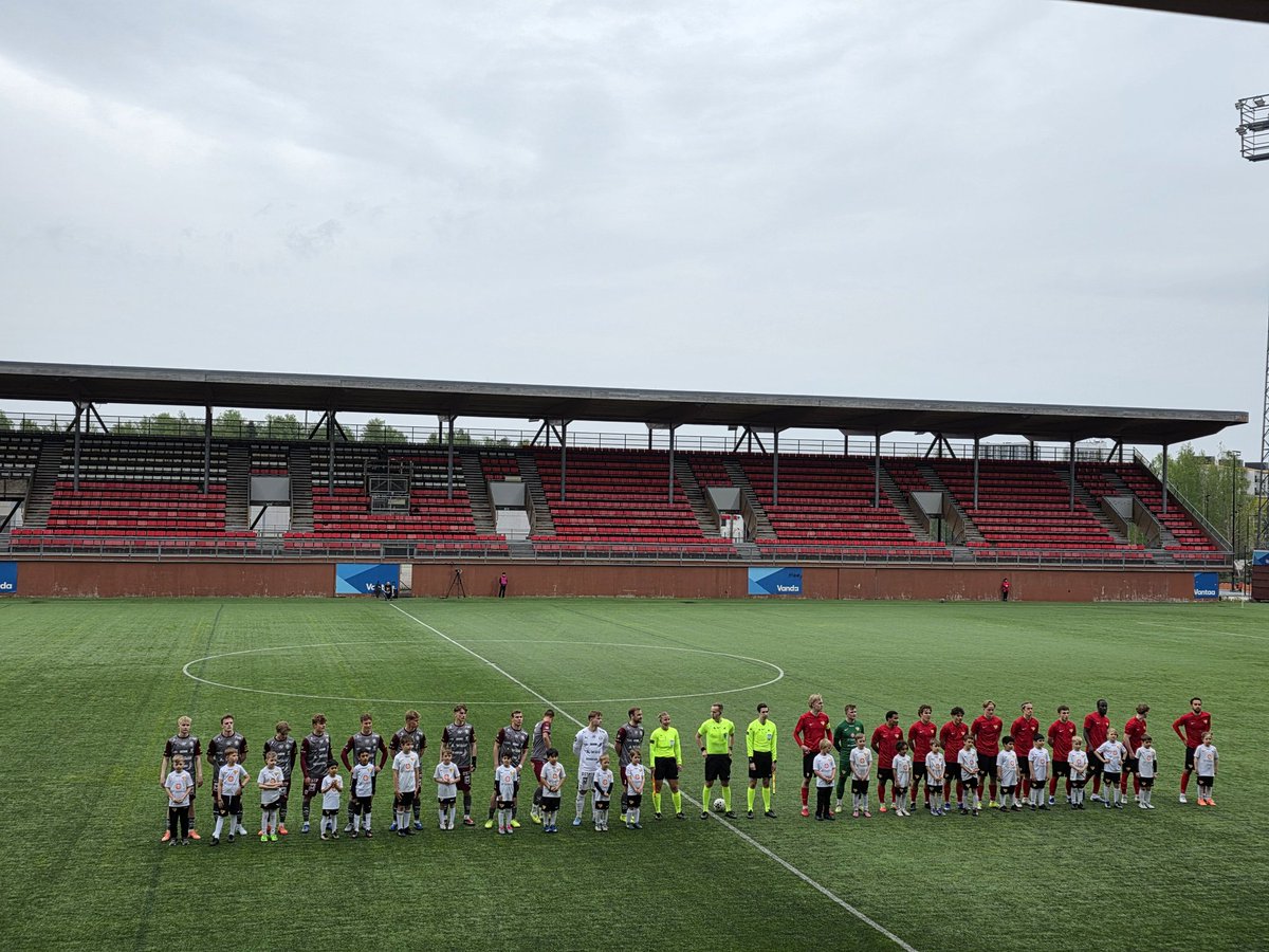 markohon's tweet photo. Ja näin katkeaa jälleen Veikkausliigaseuran taival Suomen Cupissa Myyrmäen Jalkapallostadionille! Yli 30 minuuttia alivoimalla ja sinä aikana kolme tehtyä maalia ja FF Jaro kaatuu maalein 5-3. Cup juna jatkaa matkaansa kierrokselle 6. Yleisöä paikalla  777 katsojaa! #suomencup https://t.co/CWKzoAK5Sn