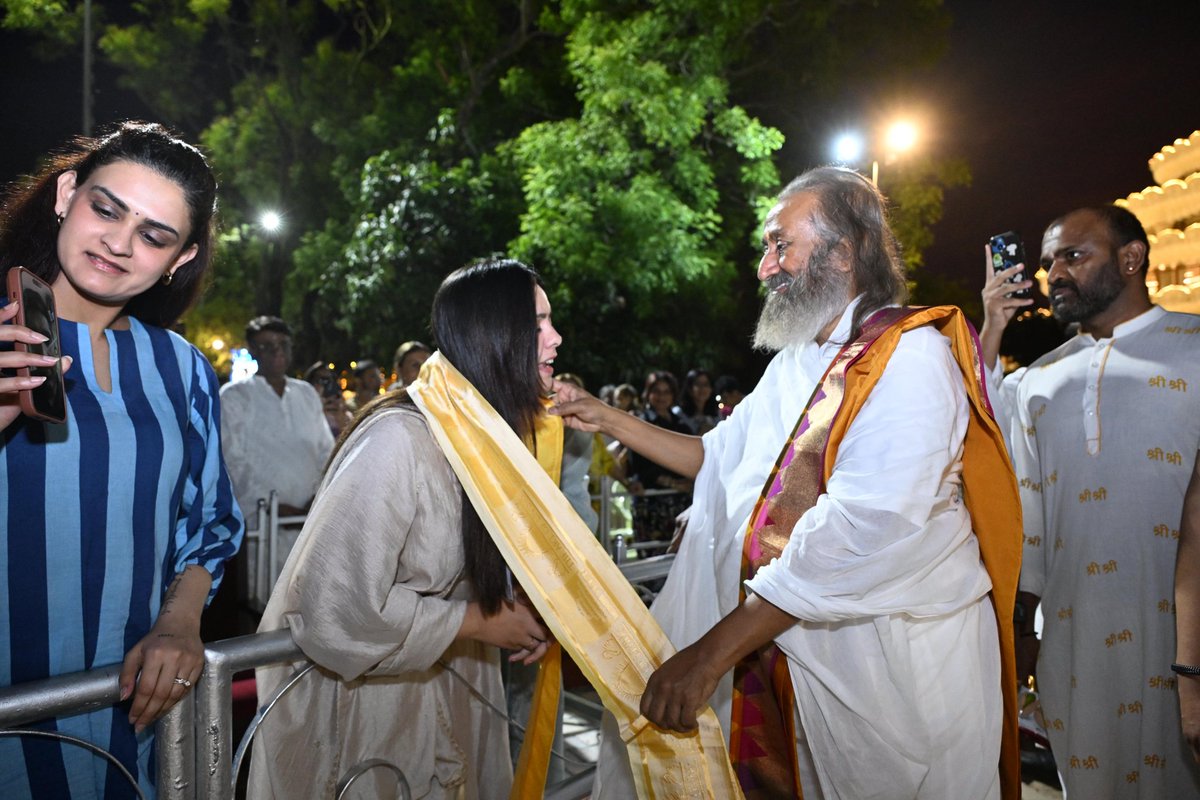 believermeet21's tweet photo. Your being makes my existence precious 
Thank you for being you
Happy birthday dearest Gurudev 

#Gurudev70birthday https://t.co/IyBxzkxvjd