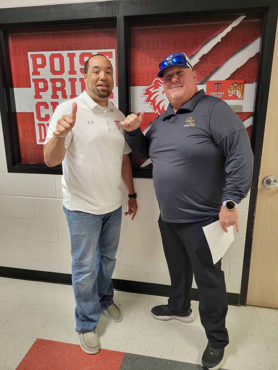 CoachAustin_1's tweet photo. Thank you to @SoutheasternFB and @CoachFletchSE for showing interest in our players to play at the next level. @THSCAcoaches @TerrellTigerFB @SedberryJr
#SLR
#TTP
#CTG
#BA 🐅 https://t.co/cKEJyrxUuJ