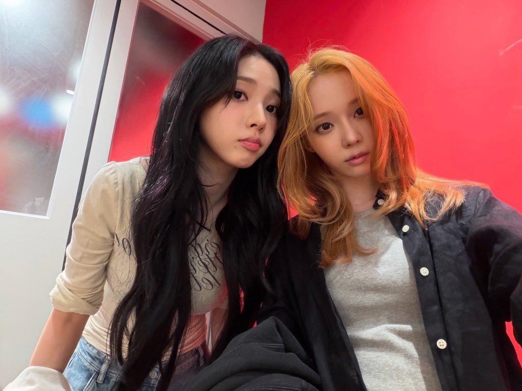 (table) 념! 🍋 #LEMONADE tweet media