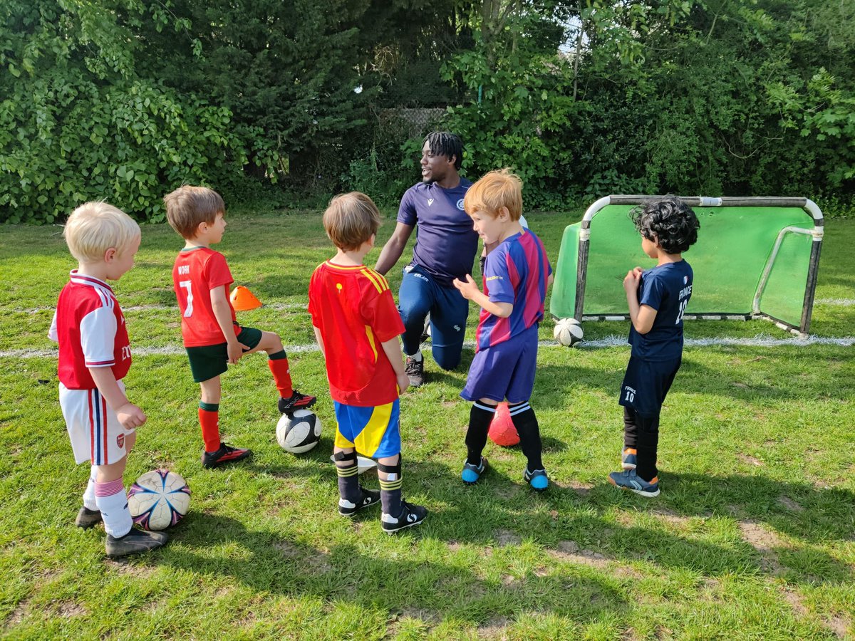 Met Police Youth FC tweet media
