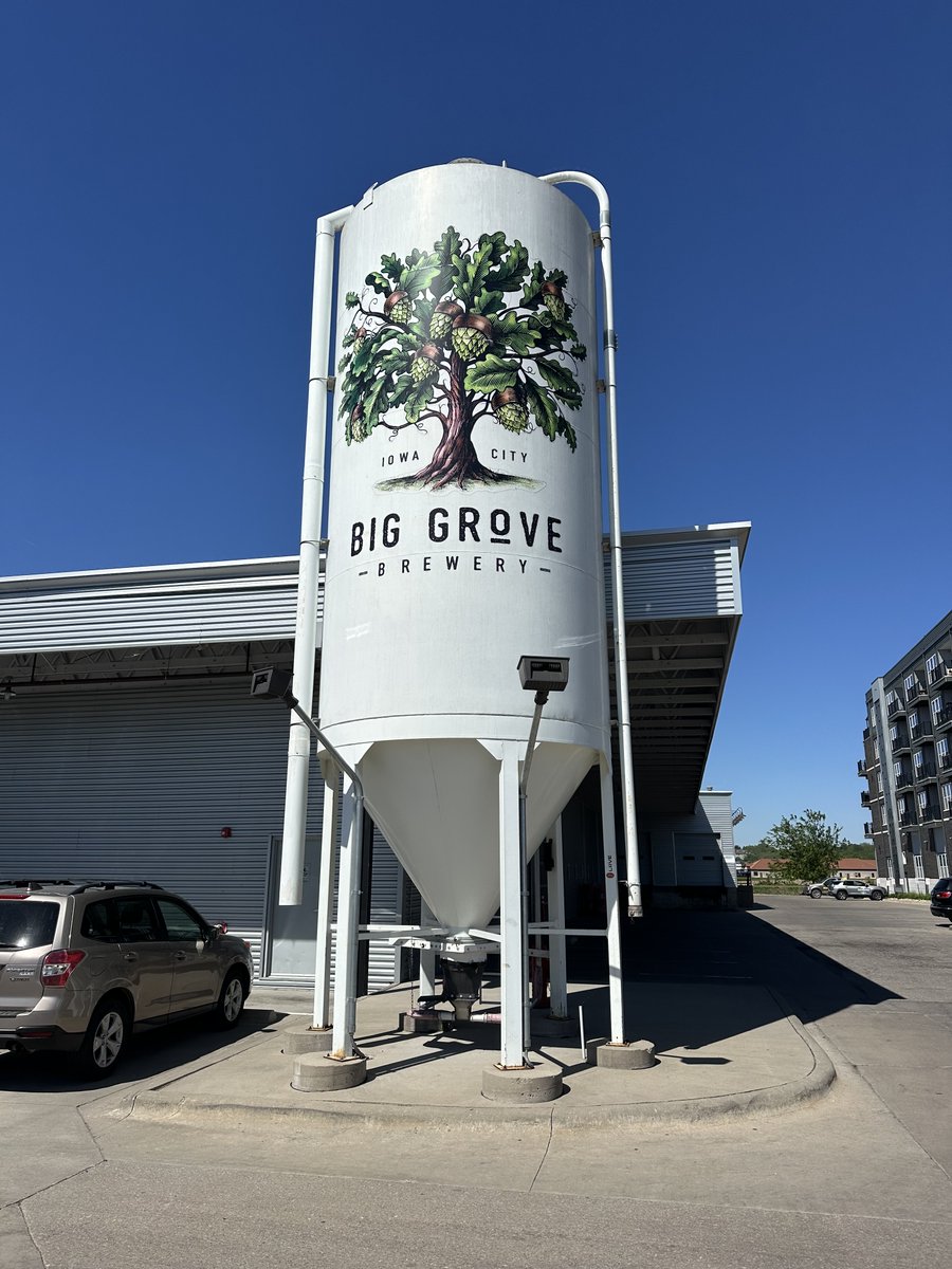 BigShowFarm's tweet photo. @QuinnWHO hit the road for Clean Water Wednesday #sponsored by @IAwateralliance &amp; @iowa_corn ! They are at the @BigGroveBrewery in Iowa City for the 2026 release of #YieldOfDreams along with @IABrewersGuild! https://t.co/7juXQNMBGP