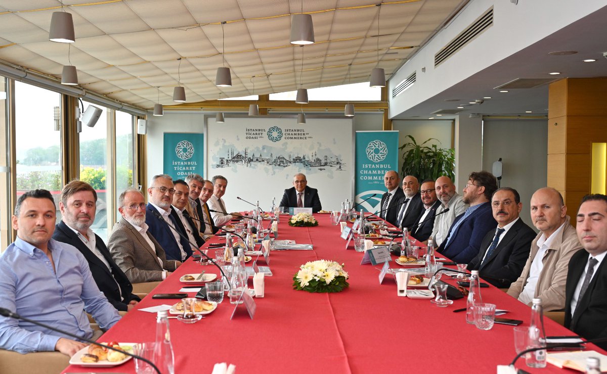 itokurumsal's tweet photo. İstanbul Ticaret Odası Makina ve Ekipmanları Meslek Komitesi ile Takım Tezgahları ve Otomasyon Meslek Komitesi’nin düzenlediği çalışma toplantısı, İTO Başkan Yardımcısı Mehmet Develioğlu’nun başkanlığında gerçekleştirildi.

İTO Meclis ve Komite Üyeleri ile sektörel dernek temsilcilerinin iştirak ettiği toplantıda, makine ve takım tezgahları sektörlerinin mevcut durumu, üretim kabiliyeti, yerli makine kullanımının artırılması ve sektörler arası işbirliği imkanları değerlendirildi.

Toplantıda, yerli üretimin desteklenmesi, üretim kapasitesinin geliştirilmesi, tedarik süreçlerinde yaşanan sorunların azaltılması ve sektörün rekabet gücünün artırılmasına yönelik görüş alışverişinde bulunuldu.

Ayrıca Ar-Ge ve inovasyon çalışmaları, teknoloji yatırımları, otomasyon uygulamaları, nitelikli iş gücü ihtiyacı, finansmana erişim ve kamu desteklerinin etkin kullanımı ele alındı.