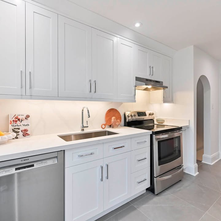 TrueLuxuryHomes's tweet photo. Modern Sophistication in Moore Park  ✨

Meticulously renovated to elevate function, comfort, and design.
https://t.co/szSwXwJlMD

#MoorePark #TorontoRealEstate #LuxuryToronto #TorontoHomes #JustListedToronto #CharacterHome #TimelessDesign #HeritageCharm  #BackyardRetreat https://t.co/5HK2uBgWc1