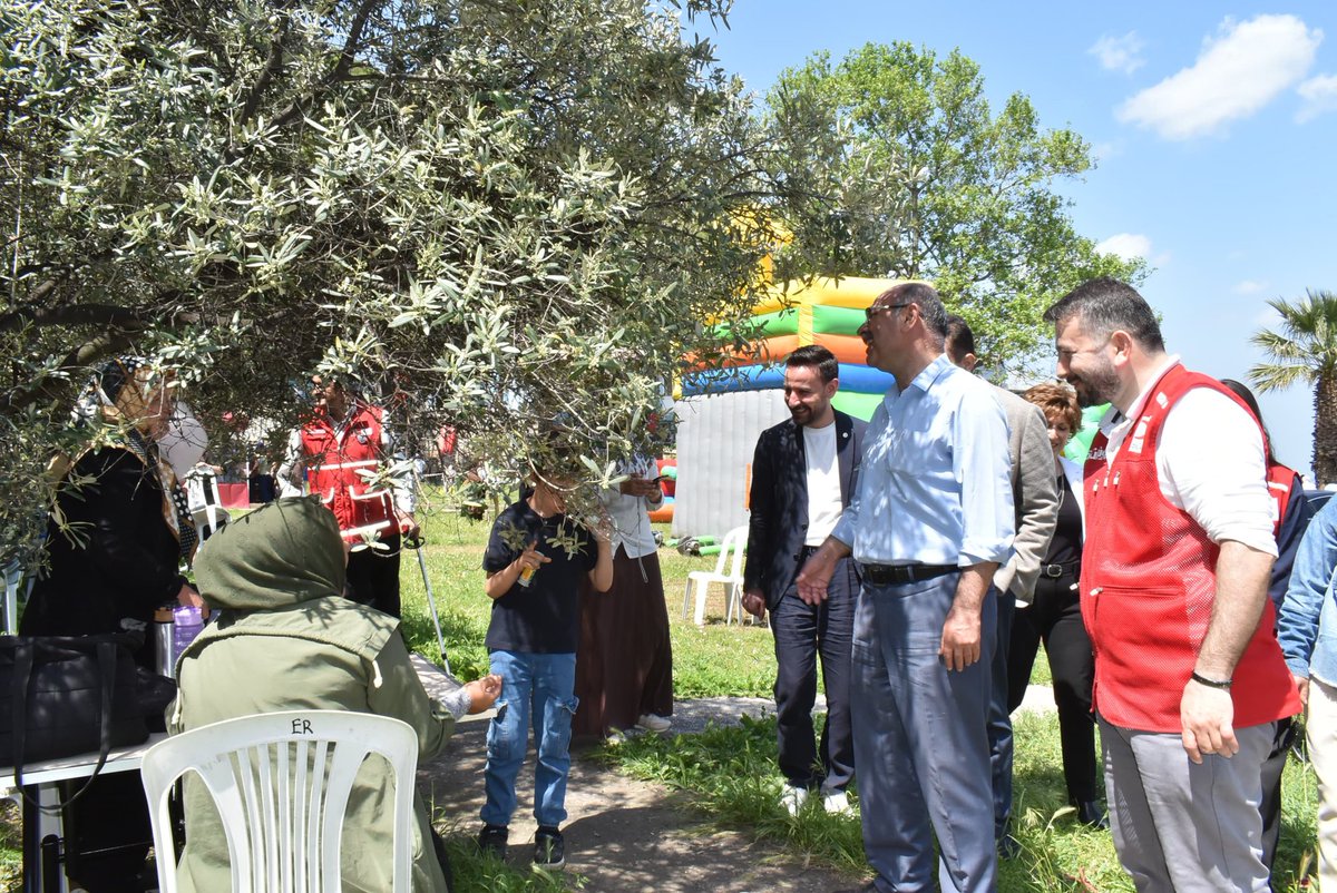 HBayramKOL61's tweet photo. Vali Yardımcımız Sn Mustafa Güney başta olmak üzere programa katılan tüm protokol üyelerimize,destek veren herkese ve emekleriyle şenliğimize değer katan fedakâr gönüllülerimize teşekkür ediyoruz.
Çünkü inanıyoruz ki;Gerçek engeller sevgisizlikte, duyarsızlıkta ve önyargılardadır https://t.co/bLfVZzFmlc