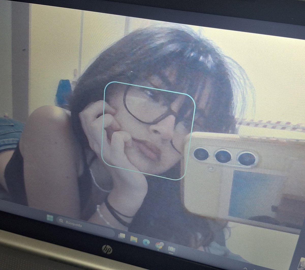 ale² tweet media
