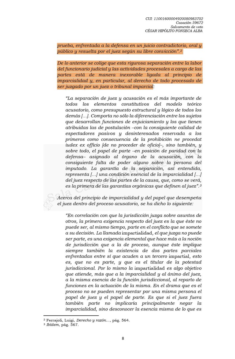 DoctorBatalla's tweet photo. El salvamento de voto del magistrado Carlos Roberto Solórzano Garavito dentro de la Casación 59672, aunque ha sido presentado por algunos colegas como una postura extraordinaria alrededor del principio acusatorio, realmente, con todo respeto, no posee la solidez epistemológica que hoy exige el razonamiento sobre los hechos  contemporáneo ni logra superar las tensiones que genera frente a la finalidad constitucional del proceso penal. El salvamento de voto, con todo respeto, queda atrapado en una comprensión formal del principio acusatorio. Cree que cuando la Fiscalía pide absolución, el juez pierde competencia epistémica para valorar la prueba. Pero esa tesis desconoce algo esencial: el proceso penal no está diseñado para proteger la voluntad del fiscal, sino para producir una decisión racional sobre los hechos. La Fiscalía acusa, postula, argumenta, puede incluso equivocarse al valorar el resultado del juicio; pero quien tiene el deber constitucional de hacer la interpretación en concreto, en términos de Guastini, es el juez. Solo el juez convierte el material probatorio producido en juicio en una decisión jurisdiccional motivada.

Desde Larry Laudan, esto es decisivo: el derecho procesal penal debe ser evaluado por su capacidad para disminuir errores. Una regla procesal que impide condenar al verdadero culpable simplemente porque el fiscal, al final del juicio, pidió absolución, aunque el acervo probatorio supere racionalmente el estándar exigido, es una regla epistémicamente defectuosa. No protege la verdad; la bloquea. No protege el modelo acusatorio; lo empobrece. No fortalece las garantías; convierte la equivocación del fiscal en una barrera artificial contra la jurisdicción.

La mayoría de la Corte, entonces, parece asumir una idea más robusta: las normas procesales no pueden interpretarse de espaldas a la finalidad del proceso. El artículo 448 de la Ley 906 no puede convertirse en una cláusula de clausura cognitiva del juez. La congruencia protege al acusado frente a sorpresas, mutaciones fácticas o condenas por delitos no acusados; pero no puede entenderse como una prohibición para que el juez valore autónomamente la prueba ya debatida en juicio. El juez no inventa una acusación nueva cuando condena; el juez decide si la acusación que fue llevada a juicio quedó probada.

Ese es el punto central.

El salvamento confunde dos cosas distintas: acusar y valorar. Acusar es una función de parte. Valorar es una función jurisdiccional. Cuando el juez condena pese a la solicitud absolutoria de la Fiscalía, no se transforma en fiscal; ejerce su deber más propio: motivar los hechos, escrutar la prueba, controlar inferencias, excluir hipótesis alternativas razonables y determinar si el estándar de prueba fue satisfecho. Esa es la verdadera esencia de la jurisdicción penal.

Por eso la postura mayoritaria resulta más coherente con la epistemología jurídica. Entiende que el diseño procesal penal colombiano no es una copia servil de modelos extranjeros, sino una construcción institucional asentada en nuestra cultura jurídica. Como enseñan Damaška y Langer, los sistemas procesales no son moldes puros que se importan sin contexto; son arquitecturas históricas, culturales y funcionales. En Colombia, el juez penal no es un espectador decorativo de las partes. Es el garante de la racionalidad de la decisión sobre los hechos.

La tesis del salvamento, llevada a sus últimas consecuencias, produciría un resultado muy peligroso: entregaría a la Fiscalía la última palabra sobre la verdad judicial. Eso es inaceptable. La última palabra sobre los hechos probados no la tiene la Fiscalía, ni la defensa, ni la víctima, ni el Ministerio Público. La tiene el juez, pero no como dueño arbitrario de la verdad, sino como sujeto obligado a justificar racionalmente su decisión mediante una motivación probatoria completa, transparente e intersubjetivamente controlable. @JCPC_593 @lineym2006 @RomarioPizarro @Rodol_chacon @MORENOAREVALOA1 @MoisesMolina