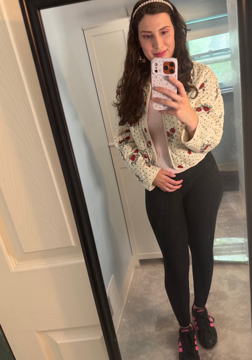 Laura 🌻 tweet media