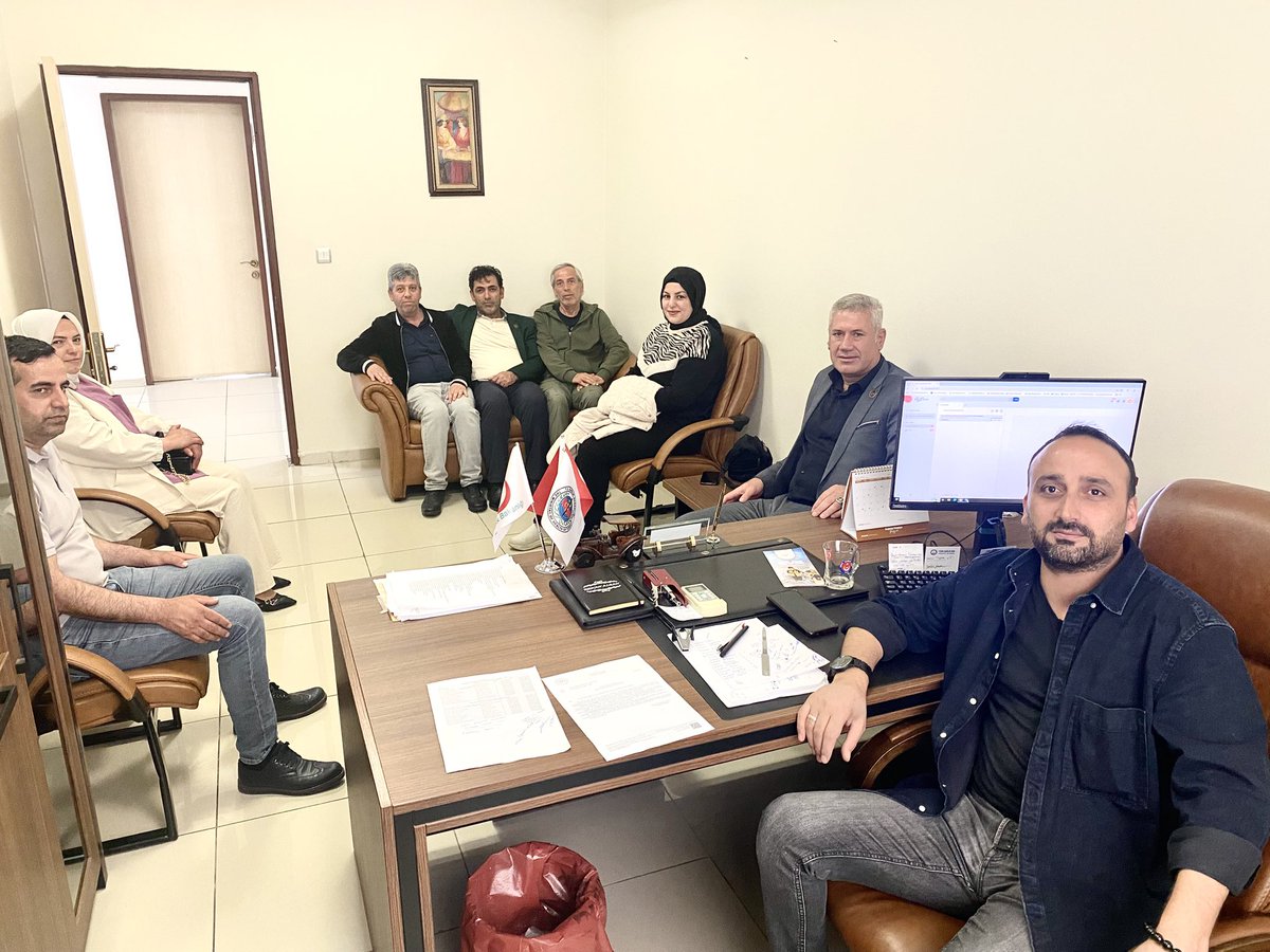 NaimTan12's tweet photo. AŞAV Vakfı Bingöl Şubesi olarak, Bingöl İl Sağlık Müdürlüğü Sağlık Hizmetleri Başkan Yardımcısı Sayın Kenan Alban’ı makamında ziyaret ettik.

Nazik misafirperverlikleri ve samimi ev sahiplikleri için kendilerine teşekkür ederiz.

#AŞAV
@BingolAsavVakfi 
@KenanALBAN https://t.co/chMzuKM4Lh
