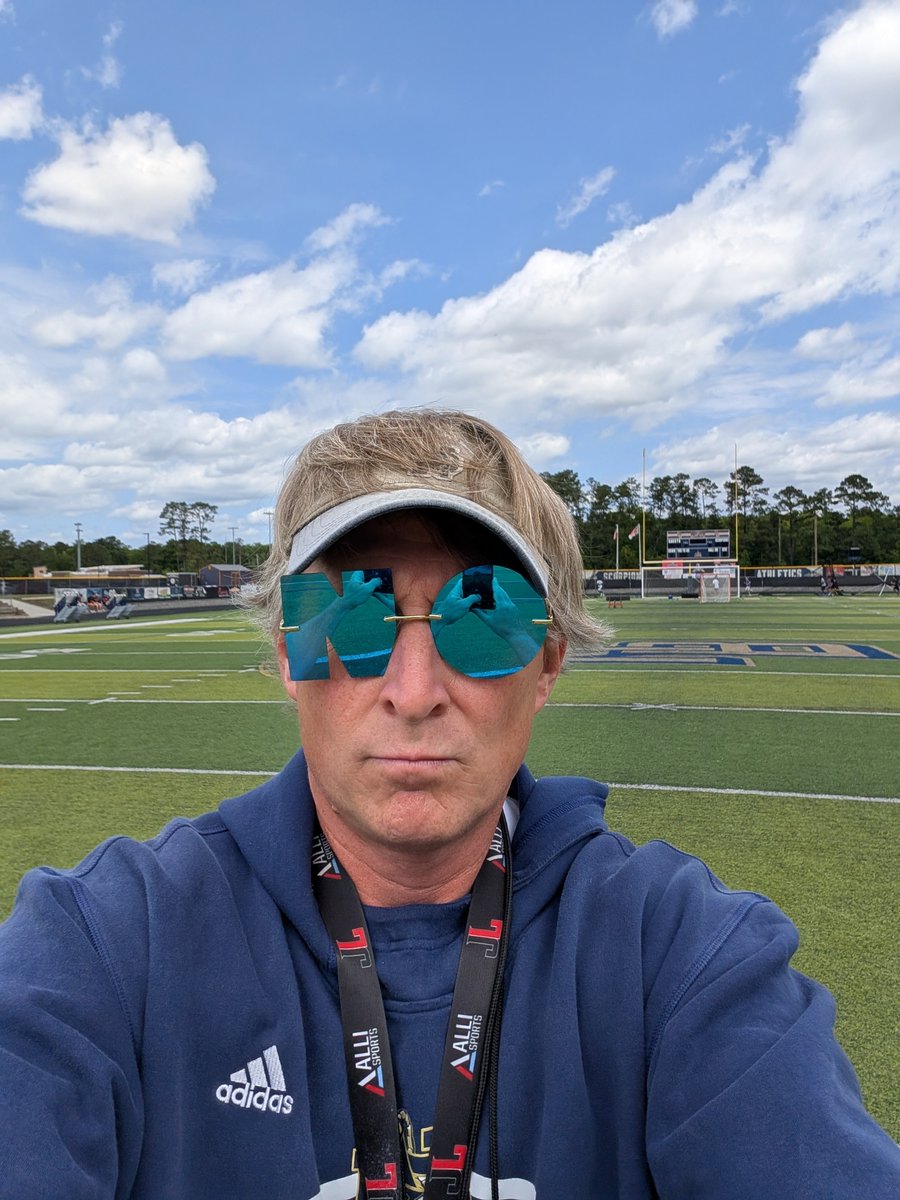 Coach Bryan Davis tweet media
