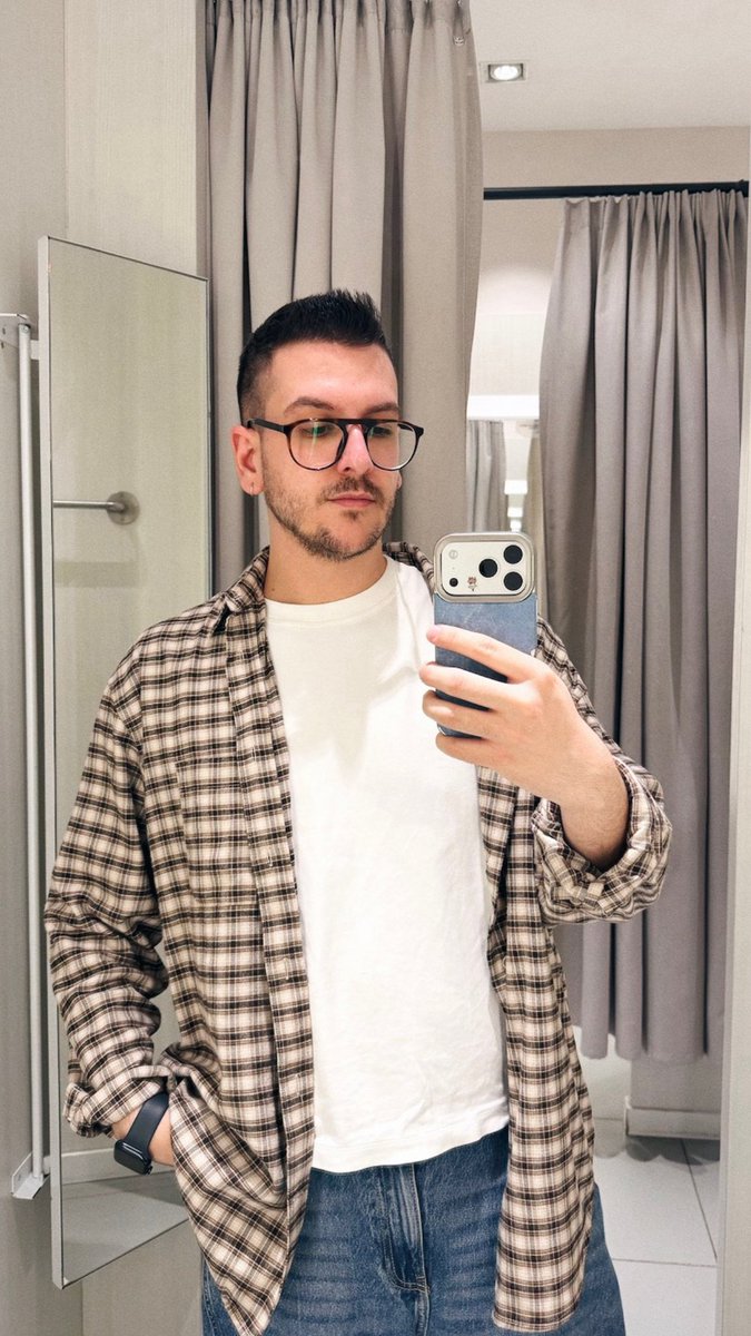 alex tweet media