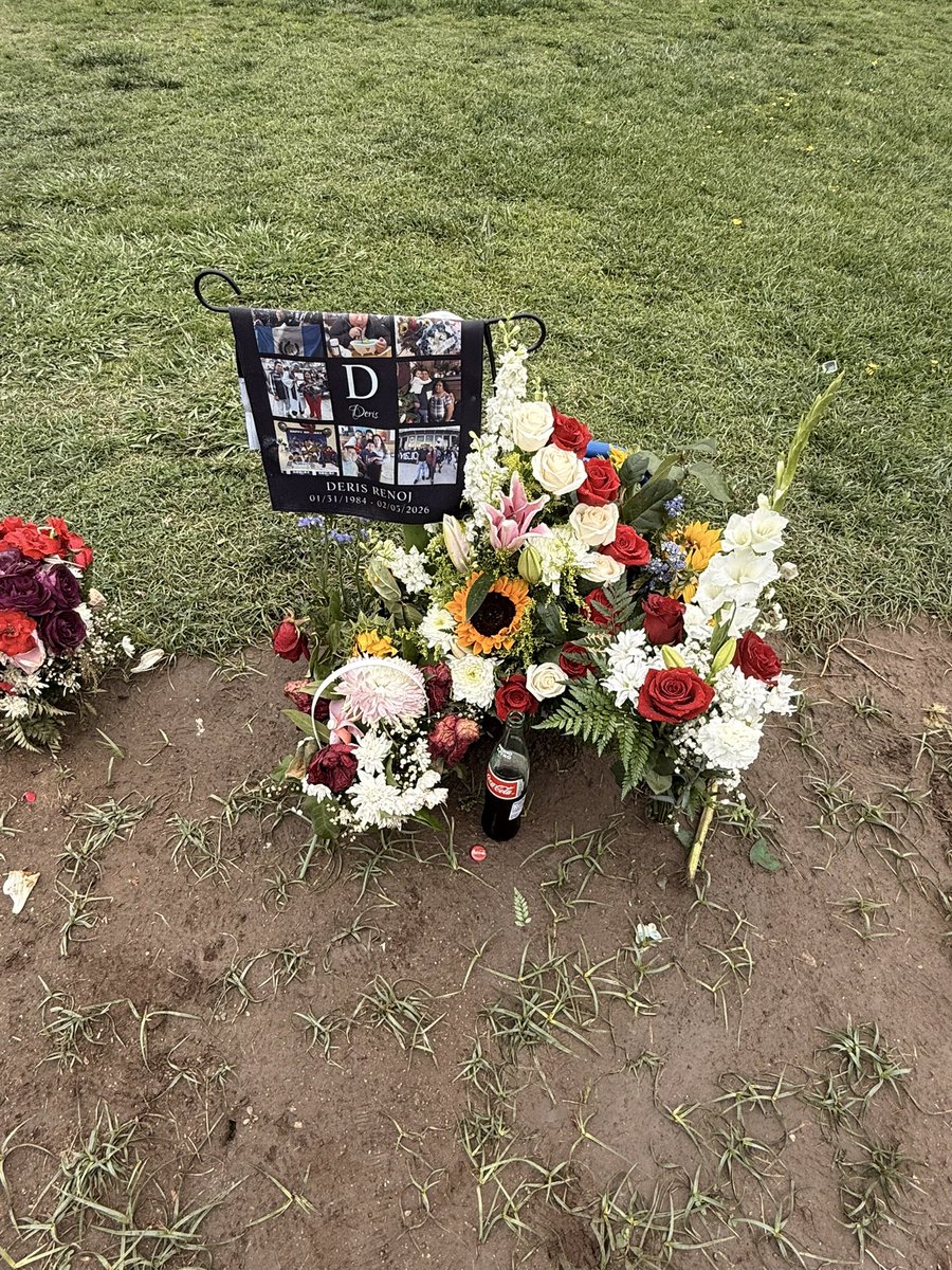 thestinc's tweet photo. Happy mothers day tia, From down here to up there te mando muchísimo amor Tu panson Te extraña mucho las faltas que me haces, Espero que estés descansando tia, Pa la proxima vida lo hacemos bien juntos para siempre 42 🕊️🖤 LONG LIVE DERIS 🫶🏾 https://t.co/WByejWK0YS