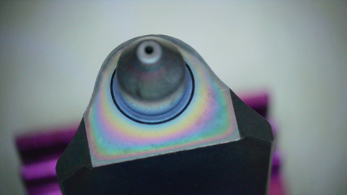 E3DOnline's tweet photo. ObXiDian 500 sure does look pretty! 🤩
 
But looks aren’t everything. There’s hard science and clever engineering behind this glorious rainbow coating. 🔬
 
It’s not one homogenous structure like a coat of paint over the nozzle. Instead there’s multiple layers that are blended together, each performing a different job. 🧪
 
✅ The base layer is steel and copper
💪 Then there’s a layer of ultra-tough Chromium Nitride for extra abrasion-resistance
👌 The final layer is our unique non-stick coating which reduces nozzle blobs and increases print reliability
 
And because of the way that the coating is deposited on the nozzles the thickness of the topcoat varies slightly, and it’s this difference in thickness that we see as iridescence. 🌈
 
So now you know 🤓
 
Discover the range 👉 https://t.co/WTMb0MAYk2