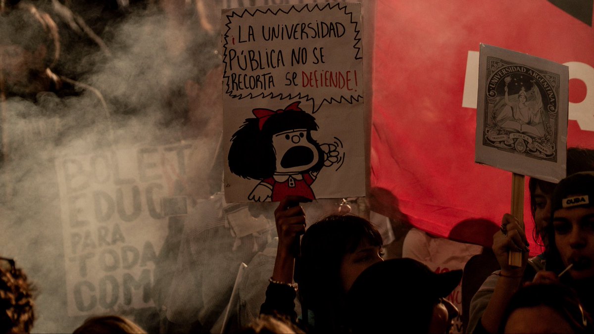 ACIFaDArg's tweet photo. En las calles y con la convicción intacta: ¡Defendamos la Universidad Pública! 🏫✊
Por salarios dignos, presupuesto y un futuro con oportunidades para todos. La educación pública es la base de nuestra dignidad. 💜🚶‍♀️

#MarchaFederalUniversitaria #UniversidadPública #ACIFaD https://t.co/t8OFsEP1w7