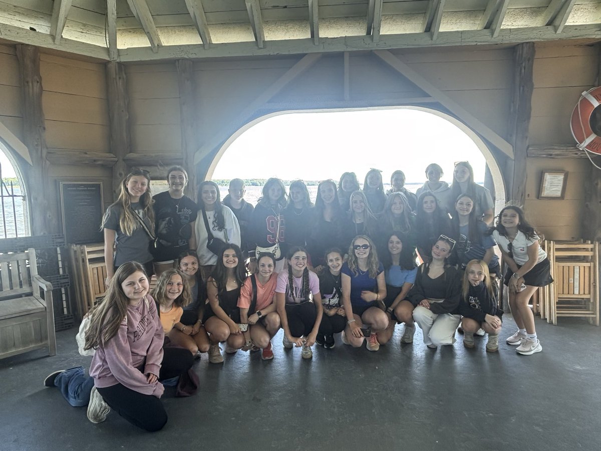 miss_hedger's tweet photo. The second stop: George Washington’s Mt. Vernon #hornetpride https://t.co/ii3RvhKtZr
